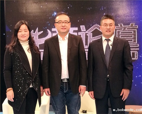 潘总主持人郑总合影