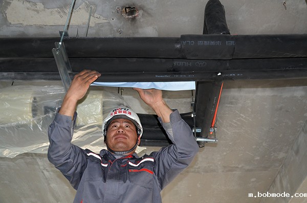 别墅地源热泵室内管道标签粘贴